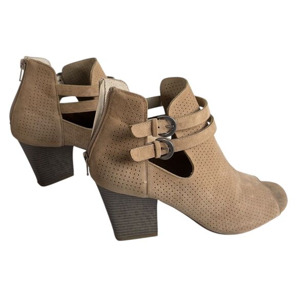 White Mountain Beige Peep Toe Booties Women’s 9.5 Cutout Block Heel Sandal Boot - Picture 5 of 16